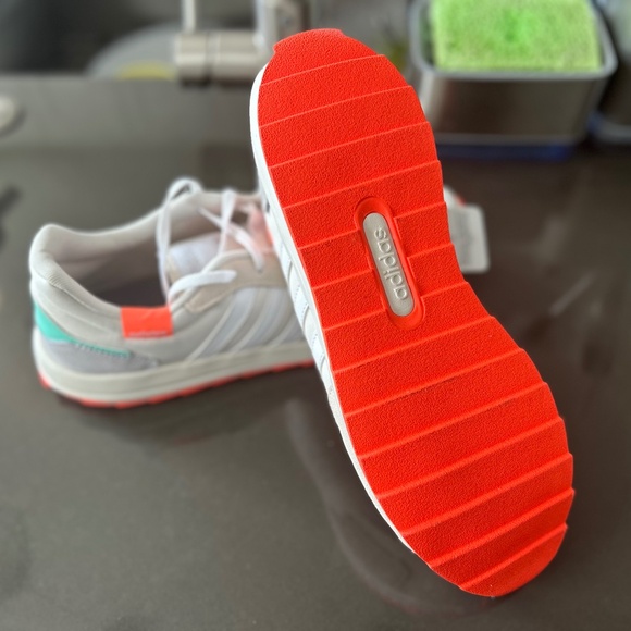 Adidas Women's Retrorun Running Shoe - Picture 1 of 2